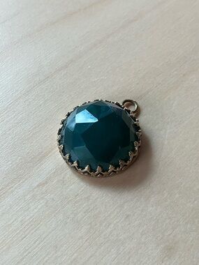 Green faceted stone pendant